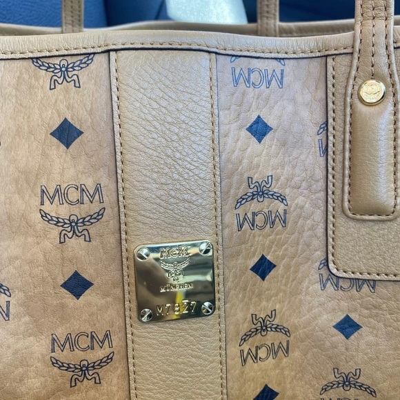 MCM LIZ TOTE - Picture 2 of 6